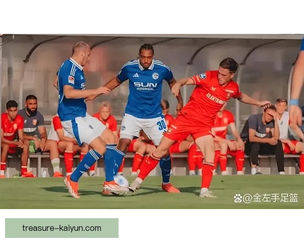 特温中场组织能力持续提升，表现稳定备受关注