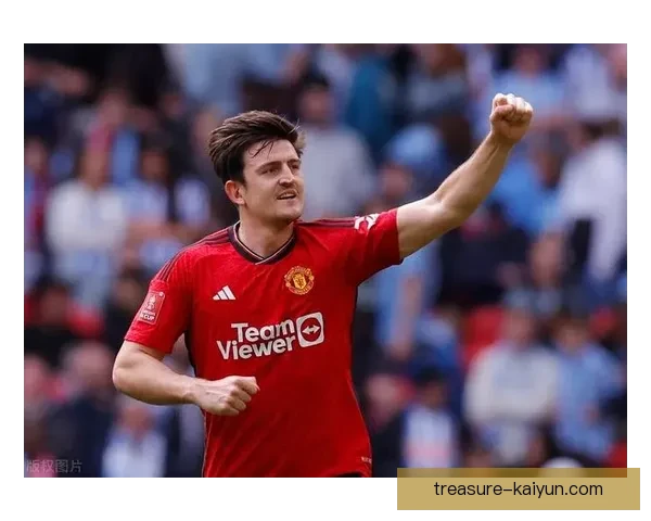 马奎尔在曼联的表现持续回暖，状态逐渐提升值得关注。